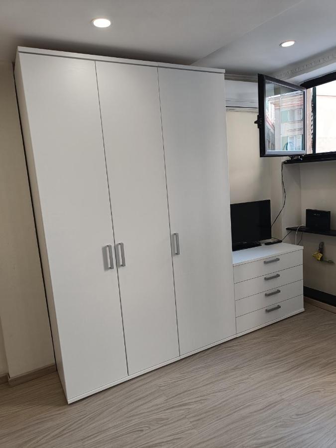 Finestra Speciale Su Palazzo Rosso. Monolocale Appartement Genua