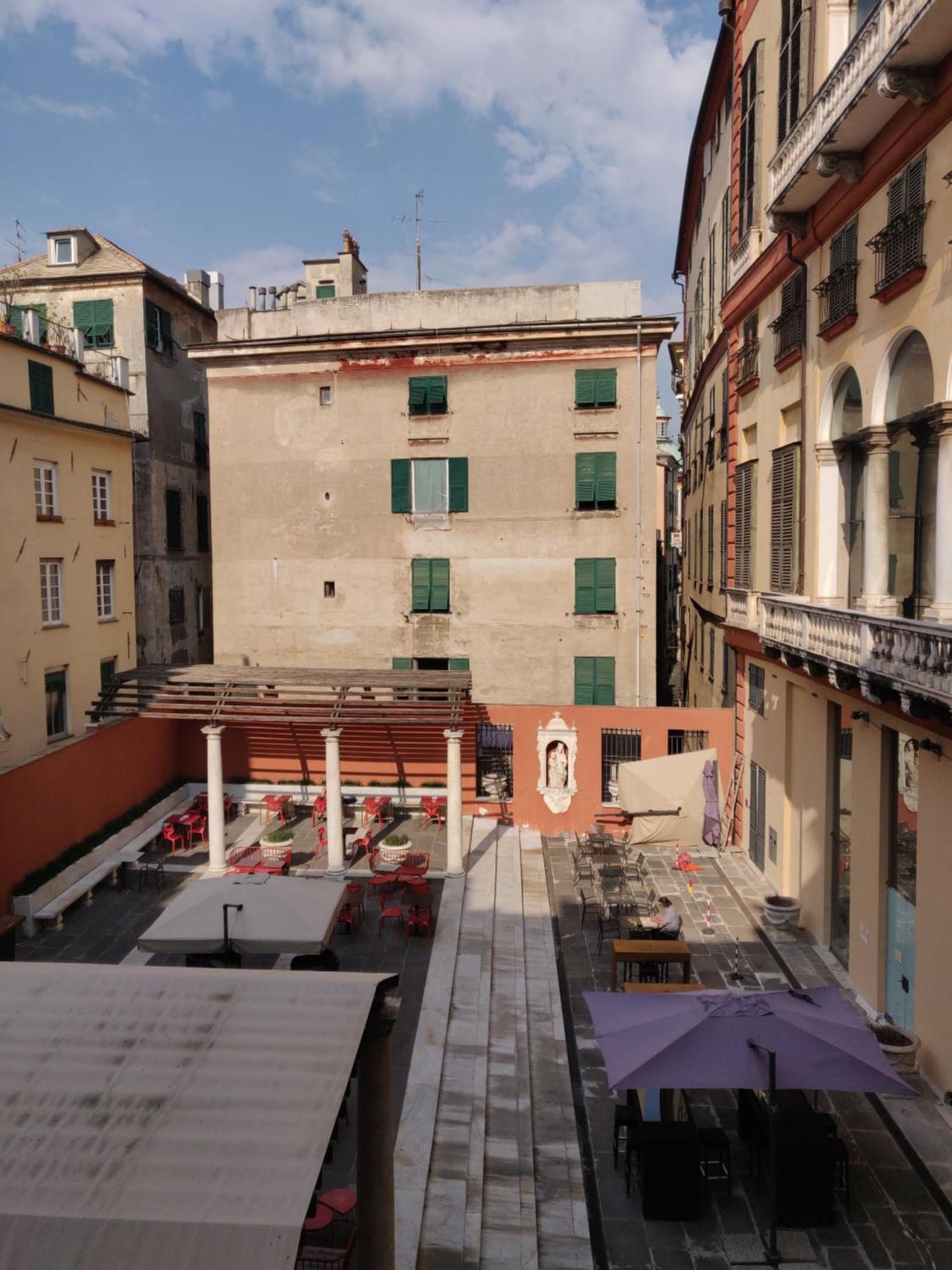 Finestra Speciale Su Palazzo Rosso. Monolocale Appartement