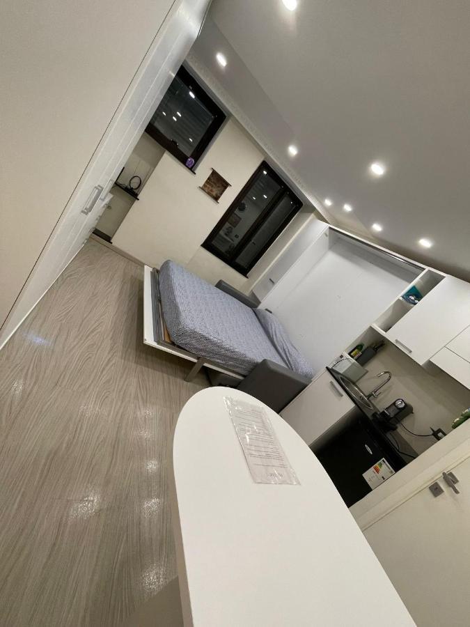 Finestra Speciale Su Palazzo Rosso. Monolocale Apartamento *