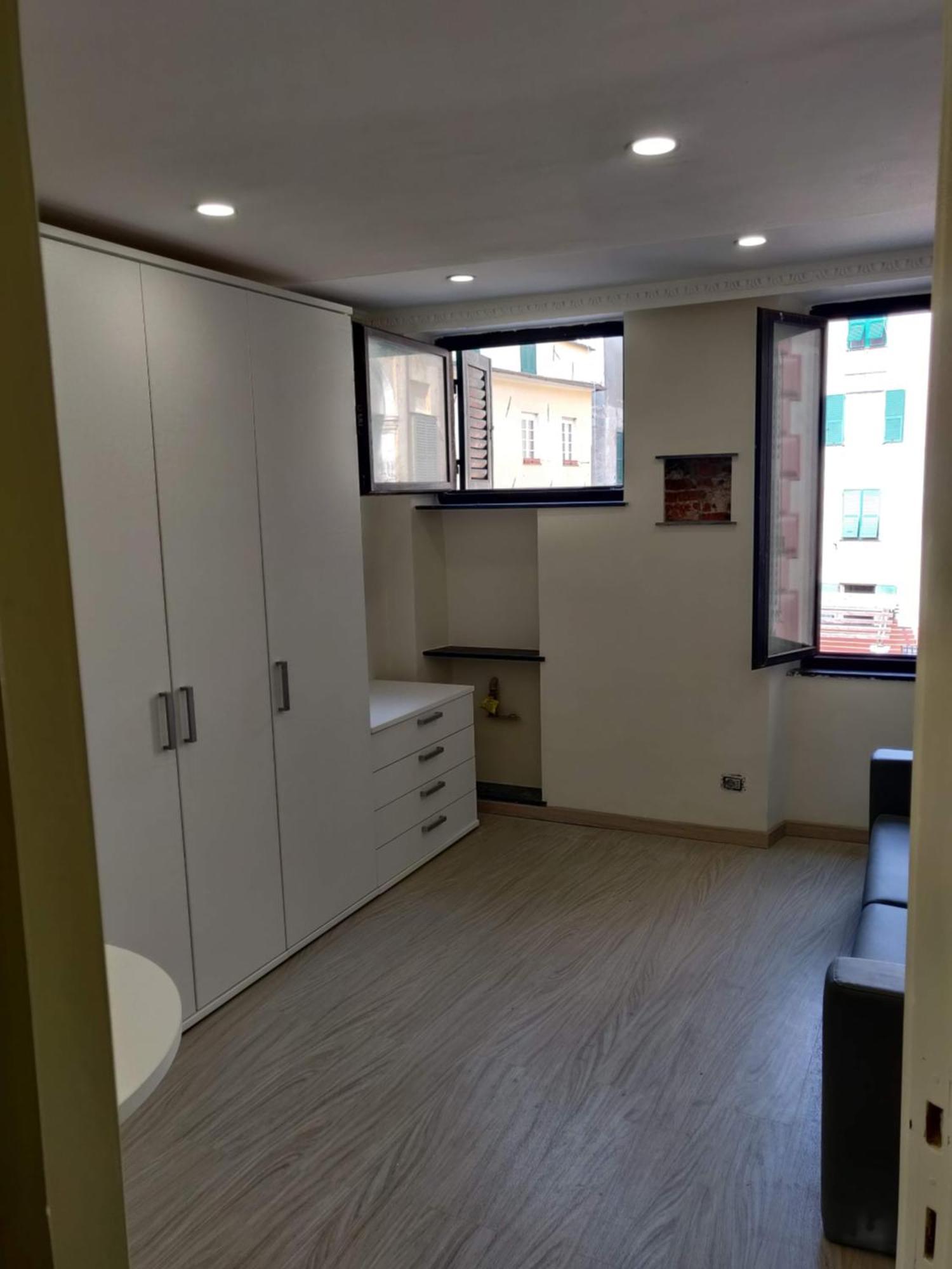 Finestra Speciale Su Palazzo Rosso. Monolocale Apartamento *