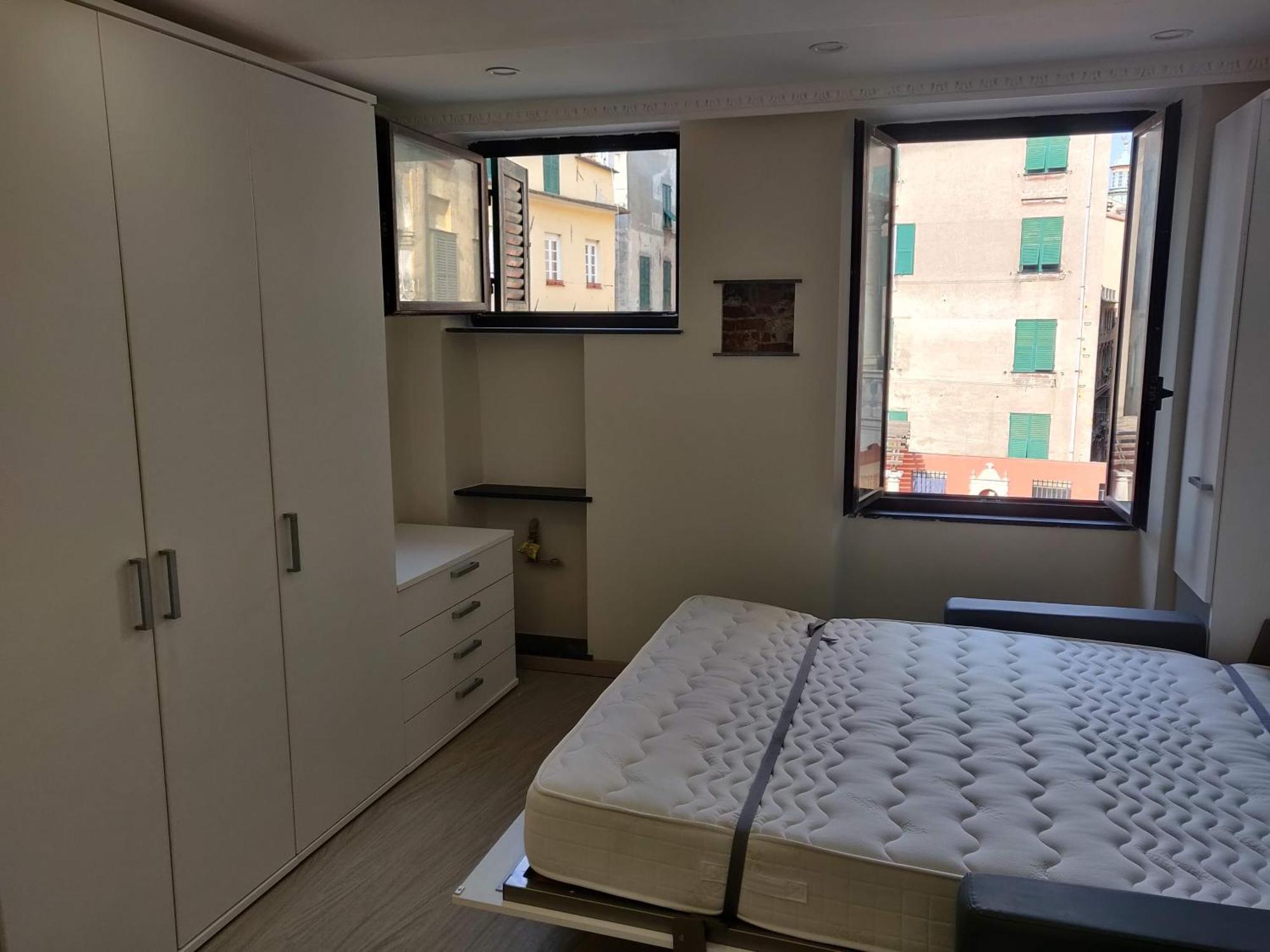 Finestra Speciale Su Palazzo Rosso. Monolocale Apartamento *